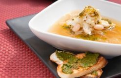 Chicken broth with leek, white beans and pesto